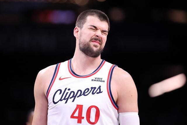 开云体育-中国官网登录入口-祖巴茨快船生涯数据：场均11.4分9.3板1盖帽；一次防守二阵